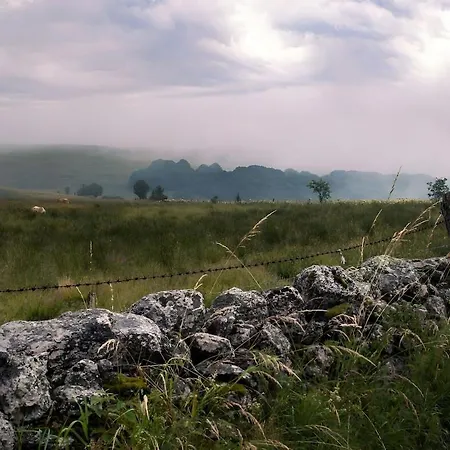 Au Coeur De L'aubrac Chalet *